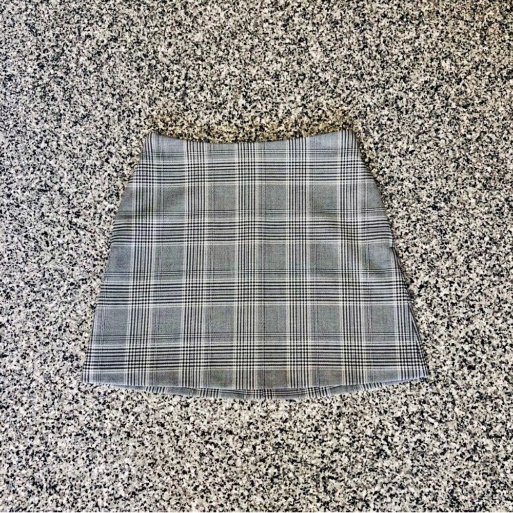 Aritzia Wilfred ✦ Gray Plaid Mini Skirt (size 2)